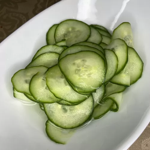 Uborkasaláta vagy tejfölös uborkasaláta Uborkasaláta vagy tejfölös uborkasaláta