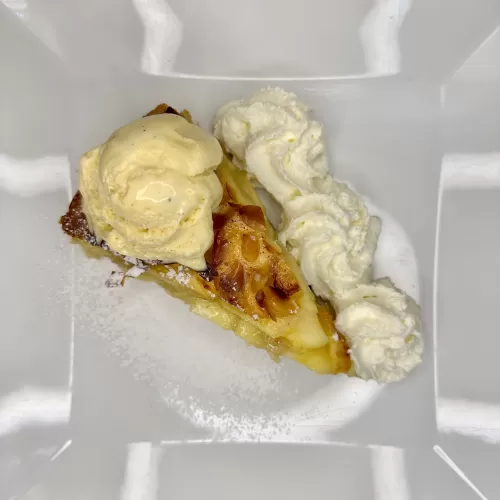 Almatorta vanília fagylattal Almatorta vanília fagylattal