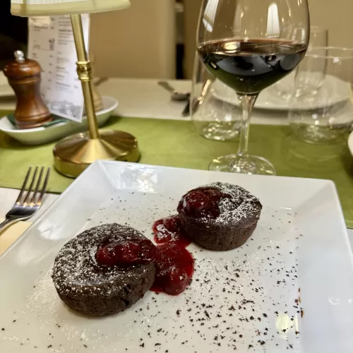 Csokoládé szuflé málnaöntettel Csokoládé szuflé málnaöntettel