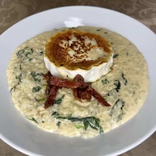 Rizottó parajlevéllel és szárított paradicsommal Rizottó parajlevéllel és szárított paradicsommal